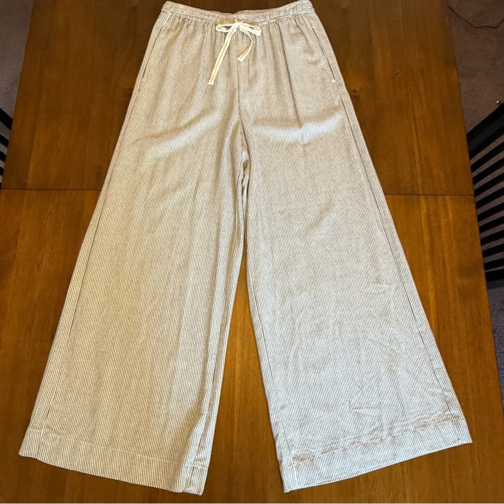 Max Studio Navy and White Striped Pants